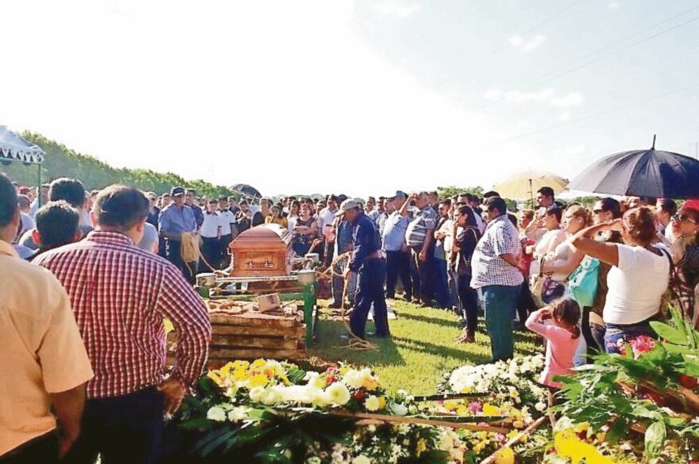 Asistentes al funeral de Laires Carrera Pérez, regidor de Centro, acusan a Rubén Salomé, su rival dentro del transporte público, de su muerte (ARCHIVO. EL UNIVERSAL)