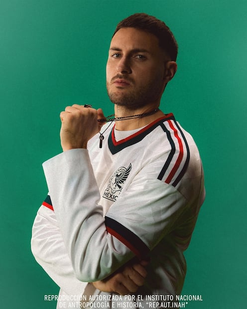 Santiago Gimenez con el jersey away de la Selección Mexicana. Foto: Adidas