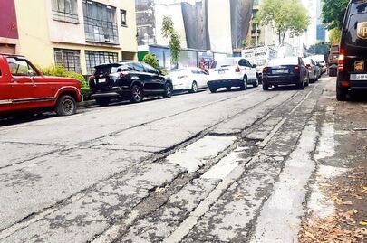 Zona Rosa se inunda de baches, se quejan vecinos