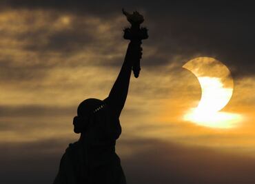 Las impresionantes imágenes del eclipse solar "anillo de fuego"