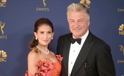 Alec Baldwin defiende a su esposa de comentarios en la web