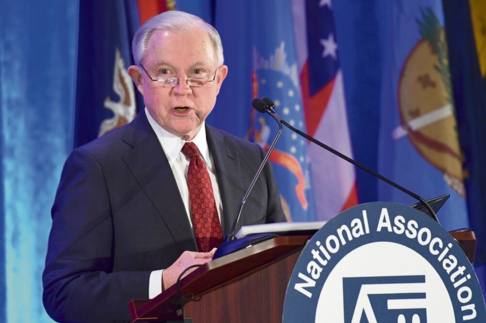 El fiscal general estadounidense, Jeff Sessions, quien hoy viajará a Sacramento, California, para hablar sobre las políticas de las llamadas ciudades santuario (AP)
