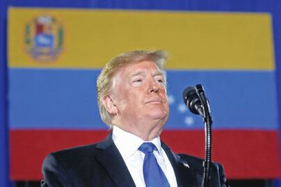 Trump advierte que Estados Unidos evaluará acciones militares contra Venezuela