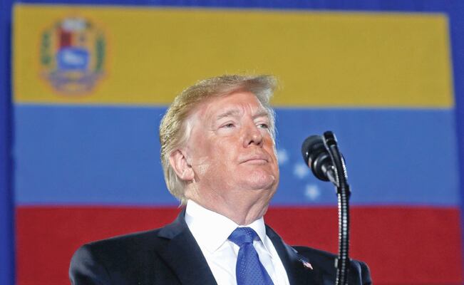 Trump advierte que Estados Unidos evaluará acciones militares contra Venezuela
