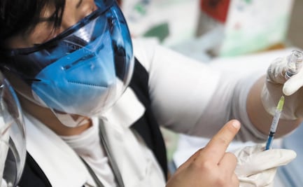 España abre fronteras a turistas vacunados; AL se acerca al millón de muertos por Covid