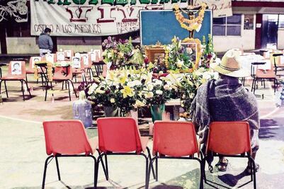 Detención de Flores, “una más”, dicen papás de los 43  