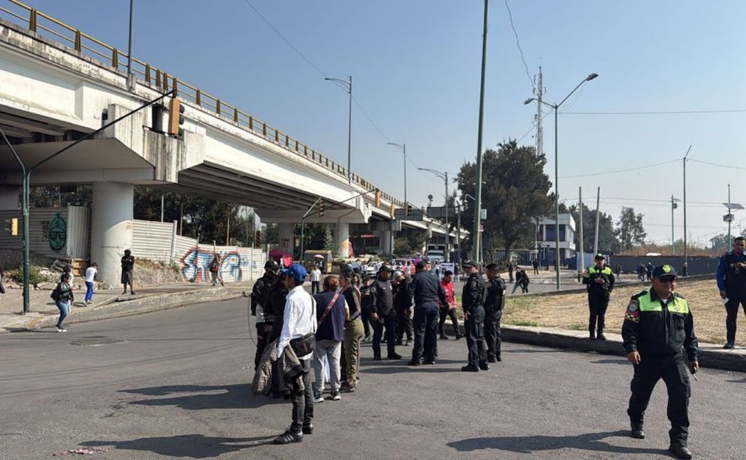 Familiares de menor desaparecida bloquean Periférico Oriente. Foto: especial