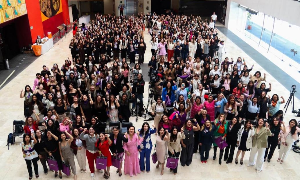Encuentro entre estudiantes, activistas, emprendedoras, lideresas comunitarias y jóvenes interesadas en la vida pública dialogaron sobre los retos y oportunidades que enfrentan las nuevas generaciones de mujeres en la política. Foto: Especial.