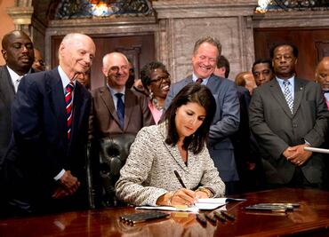 Carolina del Sur retira bandera confederada