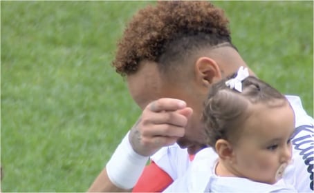 Neymar llora con el himno de Brasil previo a lista final para el Mundial