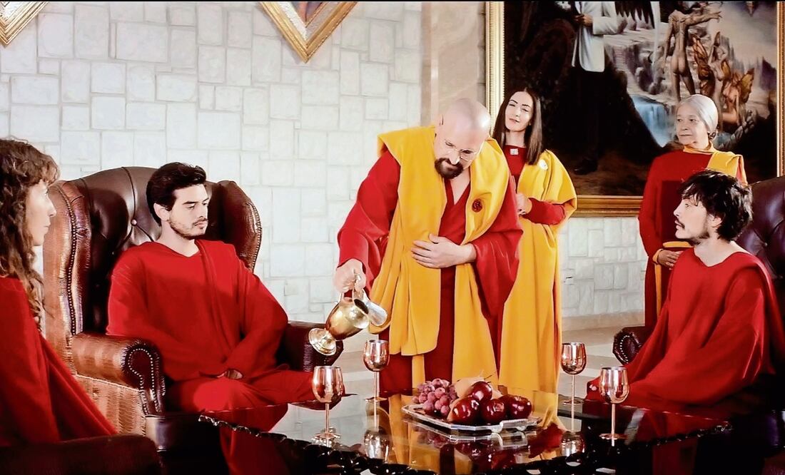 Alejandra Ávalos dijo que en esta película se expone cómo trabajan ciertos movimientos y sectas que llevan a la gente a vivir aparentemente bien, pero subordinados a ellos. Foto: Cinemascope