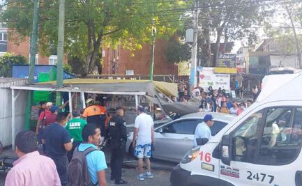 Auto se impacta contra puesto de birria en Iztapalapa y deja 7 lesionados