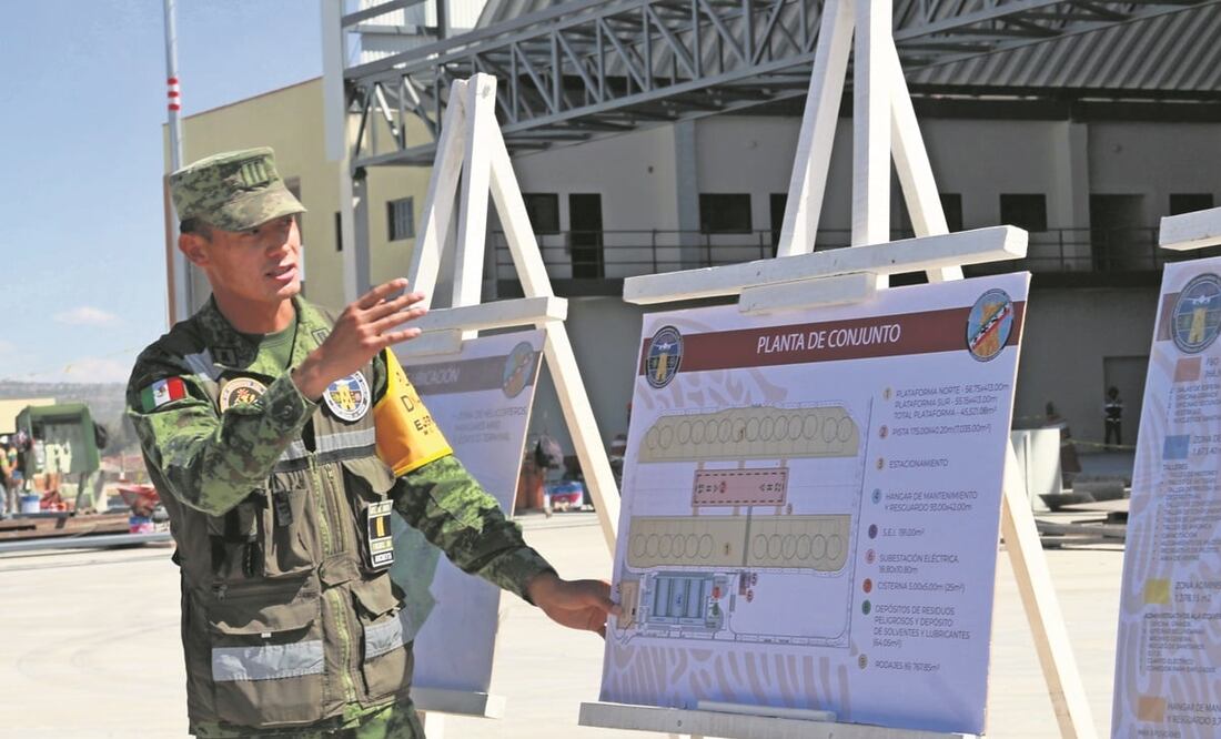 El director operativo de la terminal, Isidoro Pastor Román, dio una amplia explicación de las innovaciones en el aeropuerto. Foto: Archivo/ EL UNIVERSAL