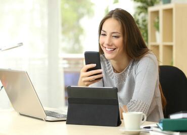 Mirar la pantalla del celular, ¿envejece?