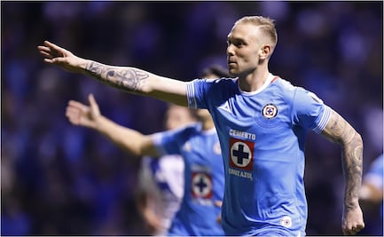 Cruz Azul derrota a Puebla y se consolida en la punta de la Liga MX