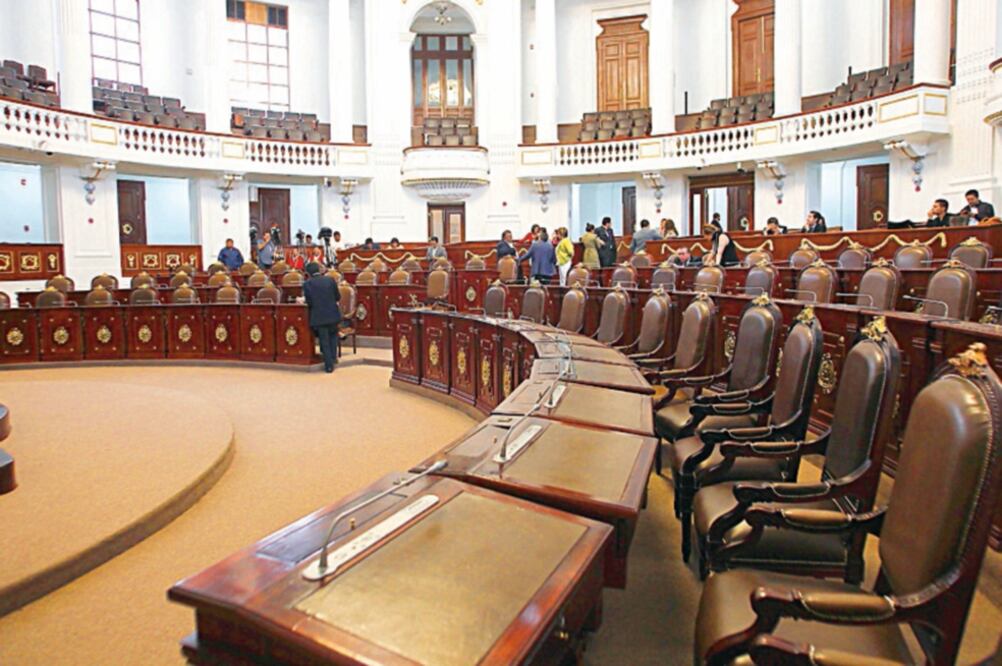 Leonel Luna Estrada dice que se debe ampliar el número de sesiones, pese a que en repetidas ocasiones se han suspendido por falta de quórum (ARCHIVO EL UNIVERSAL)