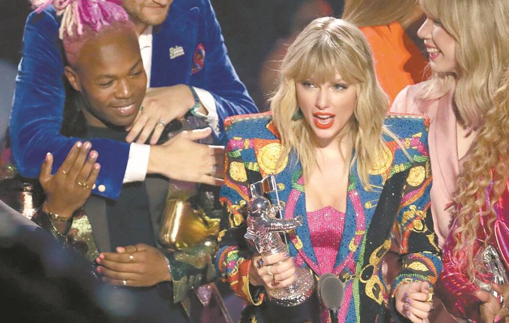 Swift agradeció a sus fans por impulsar su mensaje de equidad. Foto/AGENCIAS