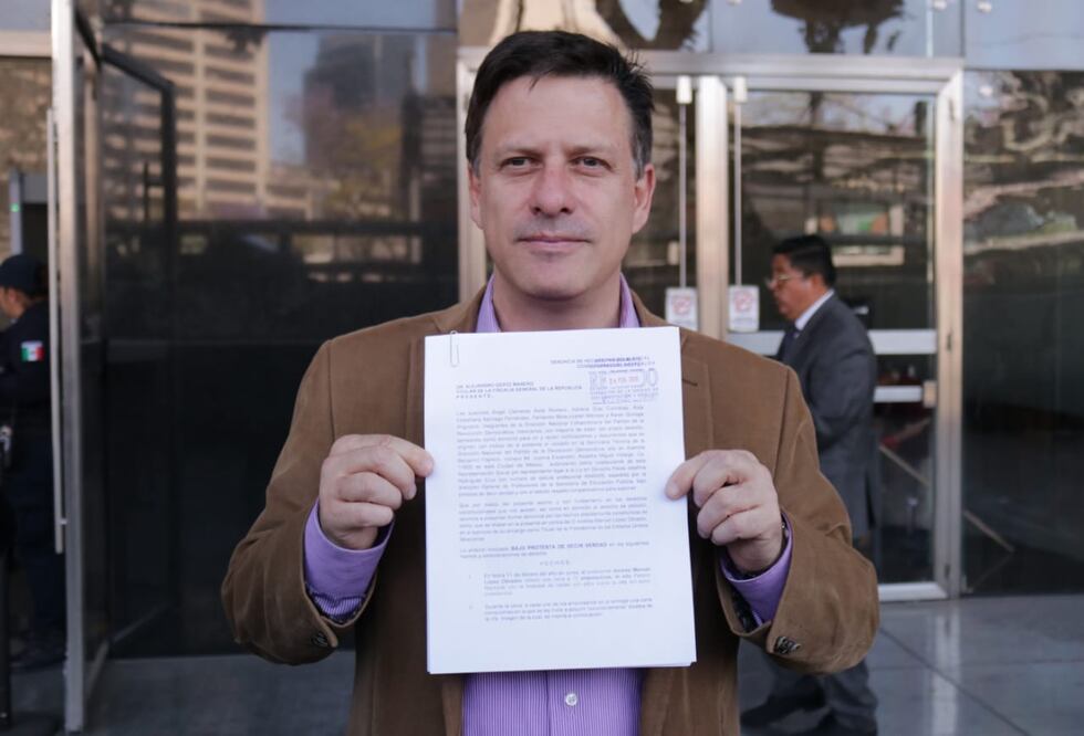 Fernando Belaunzarán, Cortesía