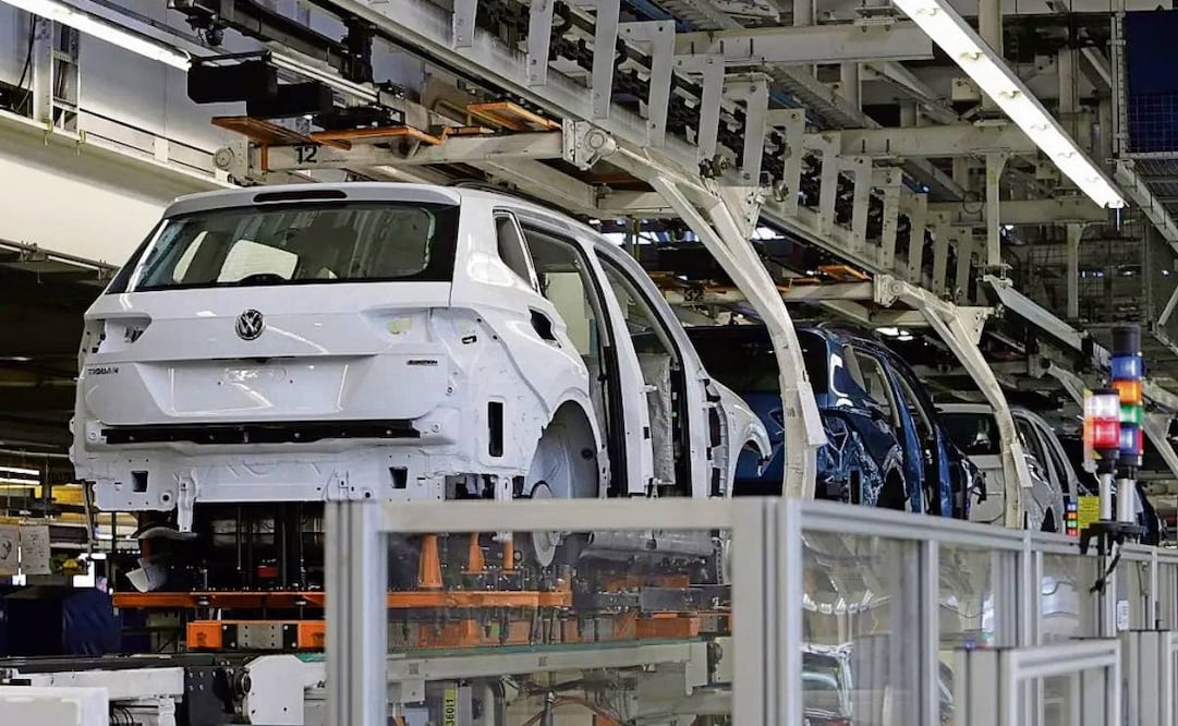 Una planta ensambladora de vehículos Volkswagen en Puebla, en 2022. Foto: ARCHIVO EFE