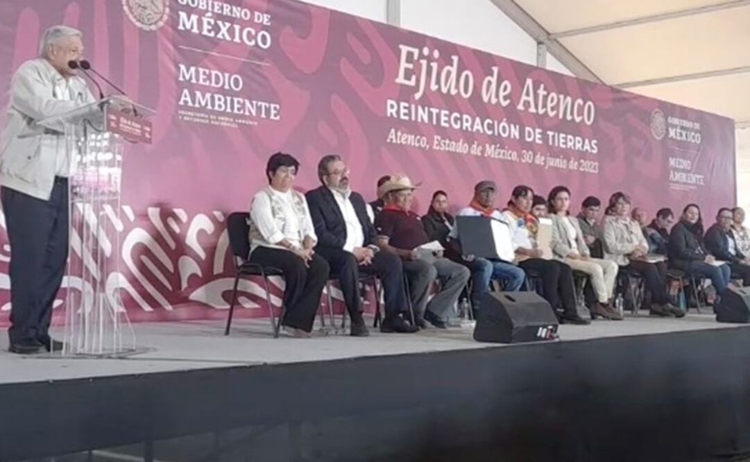 AMLO durante evento de reintegración de Tierras en Atenco, Estado de México. Foto: Especial