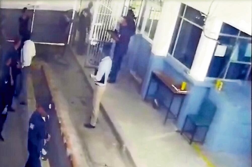 Captura del video en el que se oyen las amenazas contra los guardias. (TOMADA DE VIDEO)