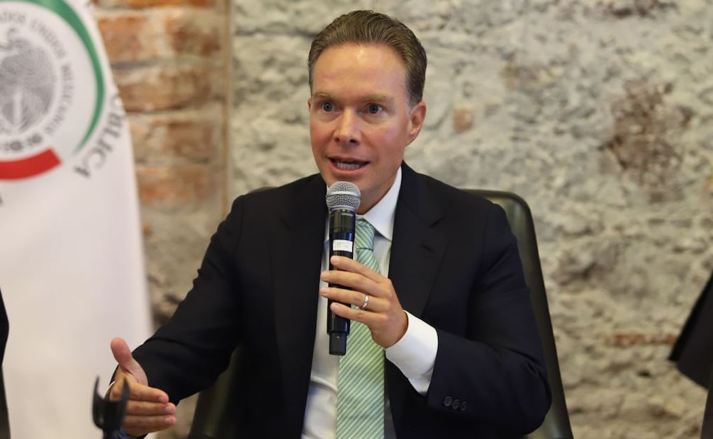 Manuel Velasco, coordinador de la bancada de senadores del Partido Verde, durante su discurso inaugural de la reunión plenaria de su partido el 26 de agosto de 2025. Foto: Daniel Augusto/ Cuartoscuro