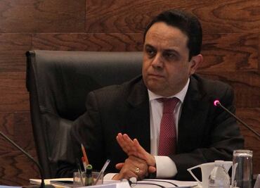 Falso que ganemos 300 mil pesos mensuales, dice el presidente del INAI