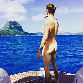 Justin Bieber enciende las redes al mostrar su trasero