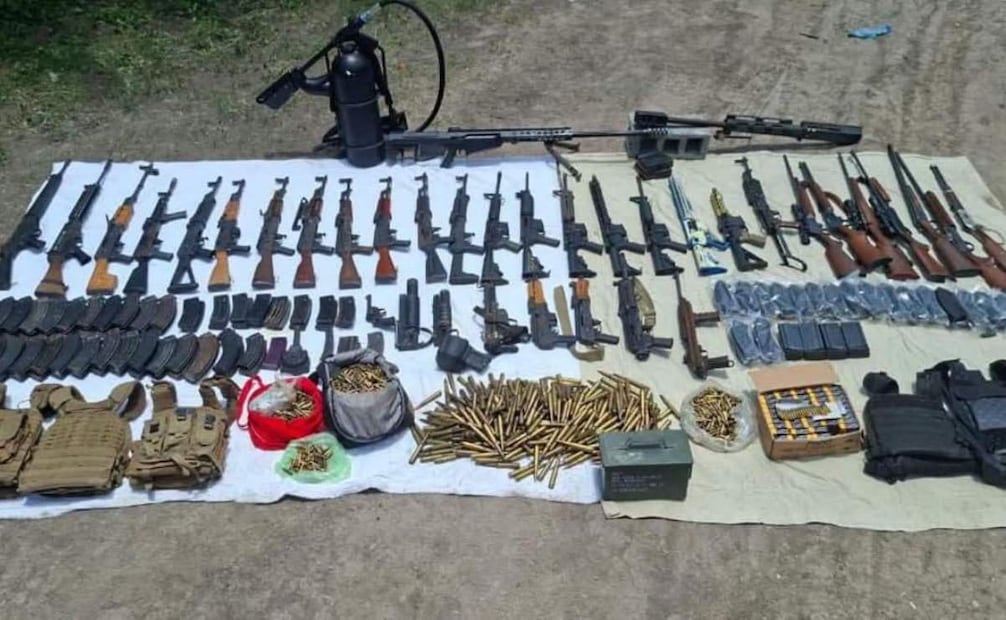 Ejército asegura arsenal en Matamoros, Tamaulipas; decomisa un fusil Barret y vehículos blindados.
Foto: Especial.