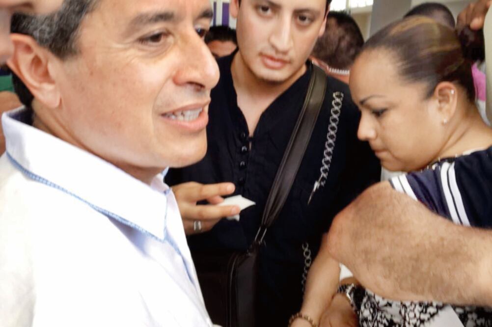 Malbaratados. El gobernador Carlos González dijo que algunos terrenos se vendieron por debajo de 1% de su valor real. (FOTO: EL UNIVERSAL)