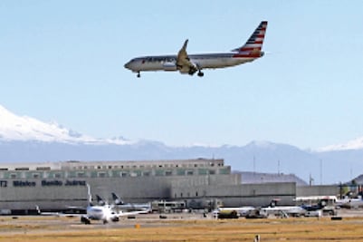 IATA y Cofece chocan por gestión de slots en AICM