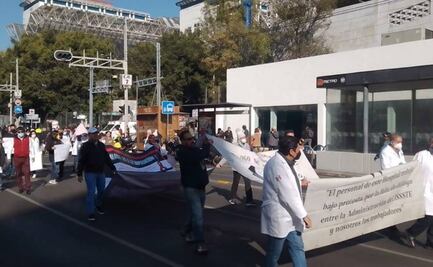 Alternativas viales: Bloquean Av. Universidad trabajadores del ISSSTE que exigen pago de horas extras