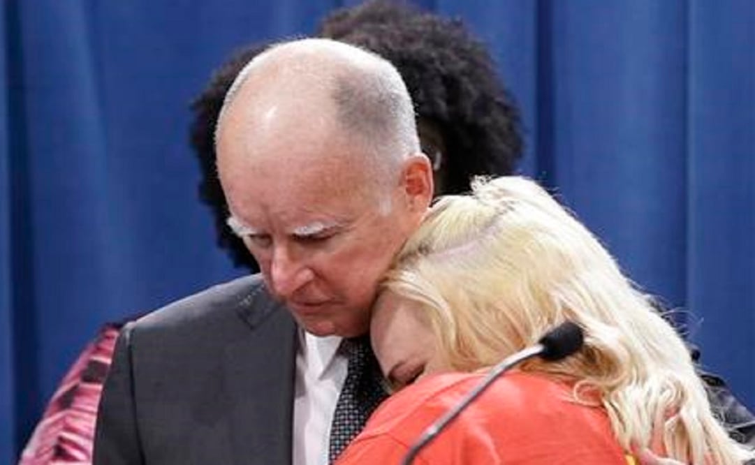 Gov. Jerry Brown is hugged by Holly Dias, a Burger King employee who praised Brown's announcement of proposed legislation to increase the state's minimum wage to US$15 per hour by 2022. (Photo: AP) 
