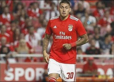 Nicolás Castillo, a una firma del Fenerbahce