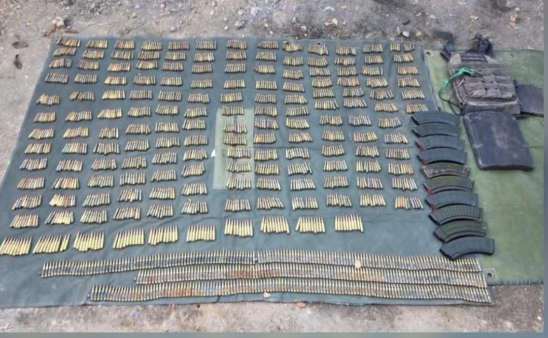 Fuerzas federales aseguran armas, casi 2 mil cartuchos y chalecos tácticos en operativos. Foto: Especial