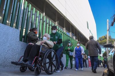 Aplican en primer día 10 mil 565 dosis de vacuna contra Covid a adultos mayores en CDMX