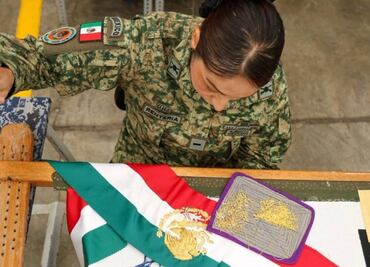 FOTOS: Así es la banda presidencial que portará Claudia Sheinbaum y ella es la soldada que la hizo