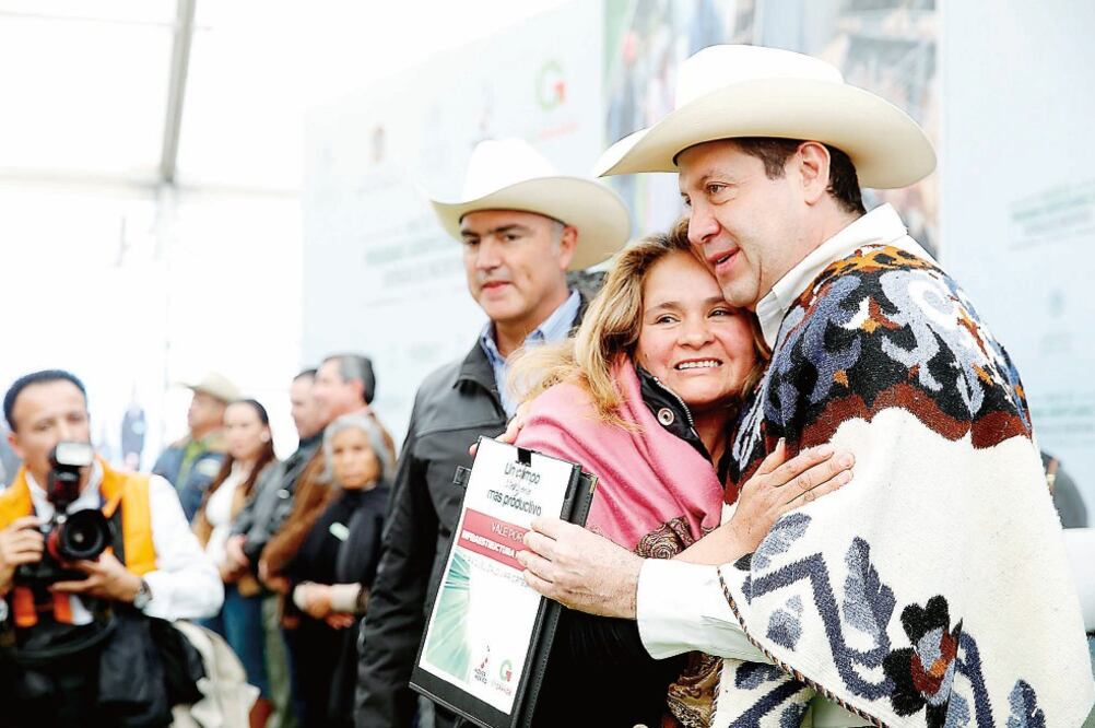 El gobernador mexiquense aseguró que, gracias a las reformas del presidente Enrique Peña Nieto, el país se encuentra entre los 10 con mayor potencial de desarrollo económico en este año (ESPECIAL)