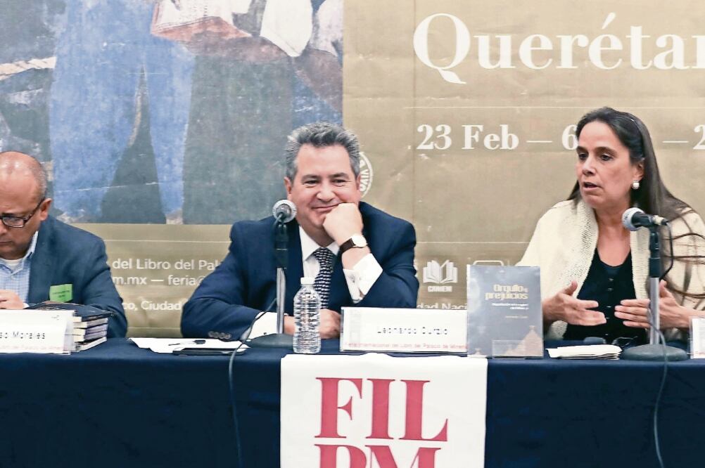 Leonardo Curzio y la investigadora Susana Chacón en la presentación del libro (JUAN CARLOS REYES. EL UNIVERSAL)