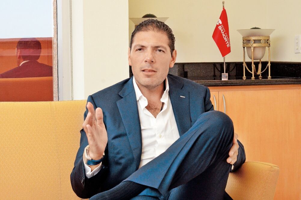 Banco de Hank González, al alza