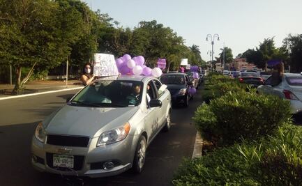 Marchan y protestan en caravana contra de los feminicidios en Yucatán