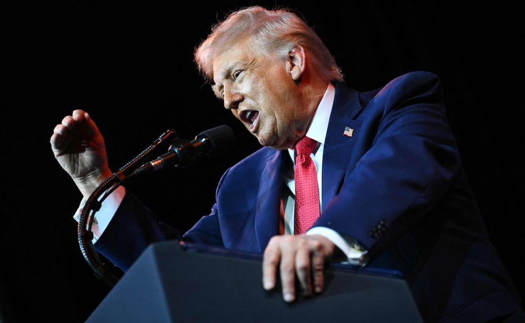 El presidente de Estados Unidos, Donald Trump, habla durante el retiro de los miembros del Partido Republicano (GOP) de la Cámara de Representantes en el Kennedy Center en Washington, DC, el 6 de enero de 2026. Foto: AFP