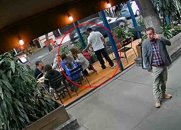 Video: Detienen a 2 por robar mochila a comensal en restaurante de la colonia Roma