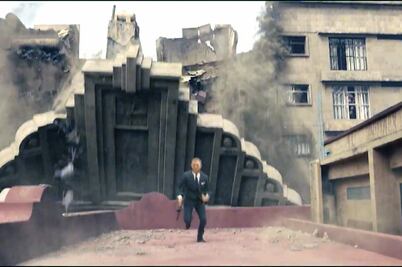 Bond hace explotar el DF