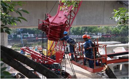 Inician trabajos para retirar dovela que cayó en obras del Tren Interurbano México-Toluca