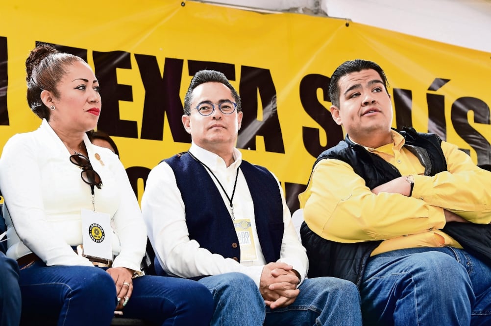 El PRD llevó a cabo una asamblea en la explanada de la delegación Magdalena Contreras, en la que participaron Leonel Luna (centro) e Iván Texta (derecha) (ASAMBLEA LEGISLATIVA)