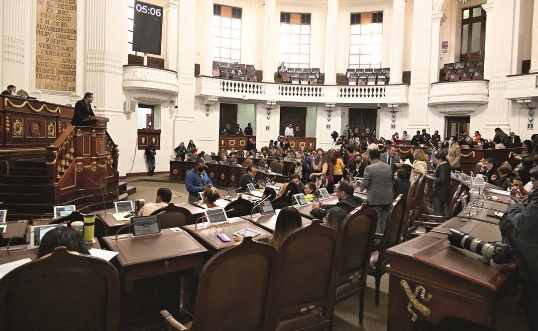 El pleno del Congreso capitalino, con mayoría de Morena y aliados, aprobó la iniciativa enviada por la jefa de Gobierno para que las becas a alumnos de escuelas públicas estén en la Carta Magna capitalina.Foto:Especial