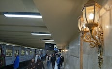 Reparan faroles y lámparas en metro Hidalgo y Bellas Artes que fueron dañadas por colectivos trans; algunos continúan en proceso de reinstalación