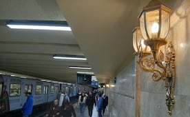 Reparan faroles y lámparas en metro Hidalgo y Bellas Artes que fueron dañadas por colectivos trans; algunos continúan en proceso de reinstalación
