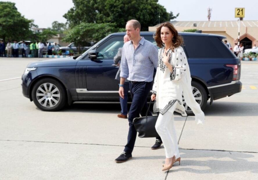 Kate Middleton opta por el binomio perfecto para sus últimos looks en su gira por Pakistán